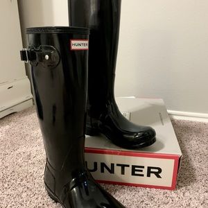 BRAND NEW Tall Hunter Rain Boots - Glossy Black